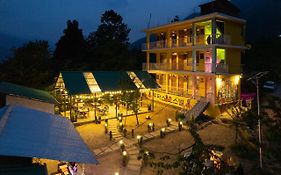 Whoopers Hostel Manali